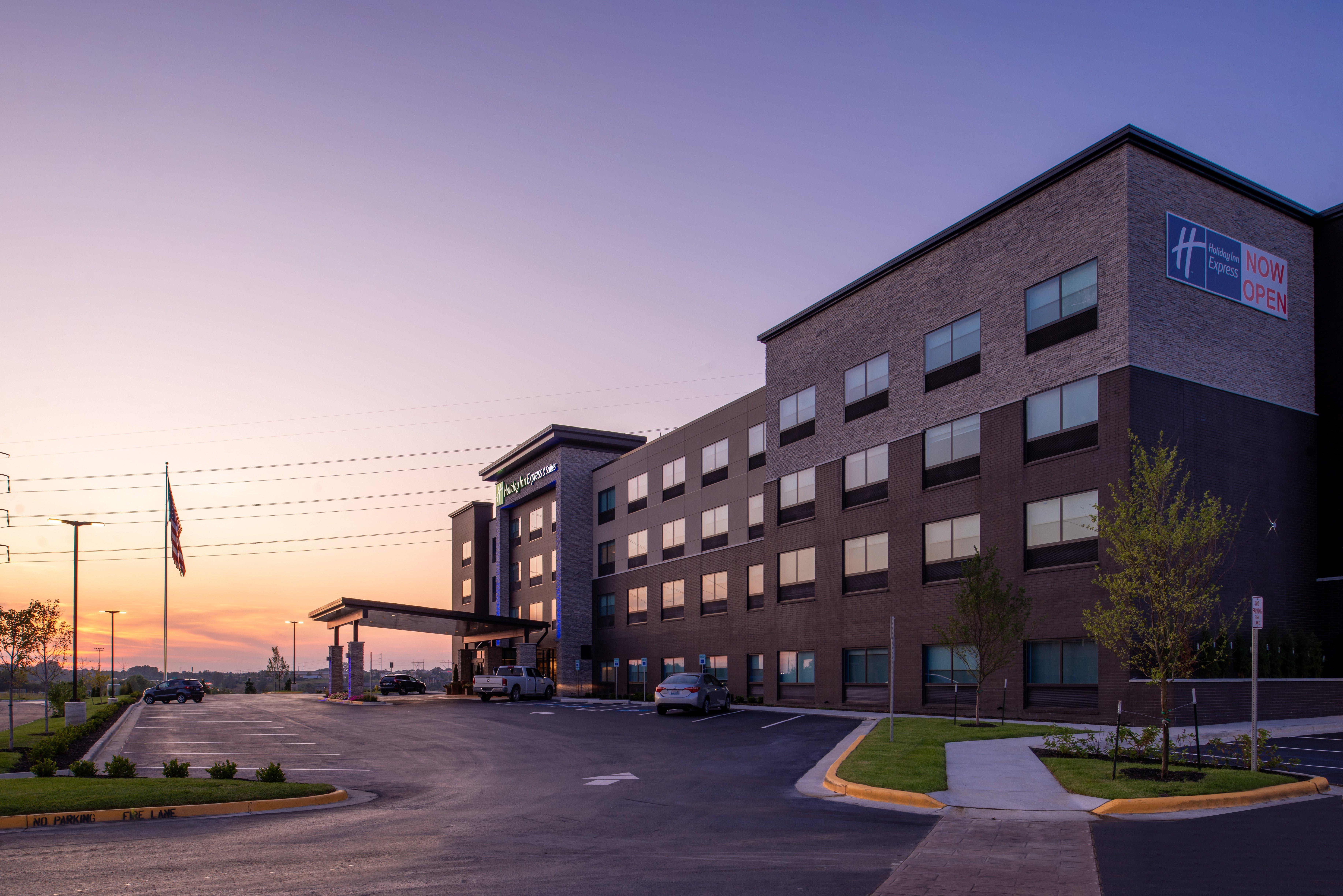 Holiday Inn Express & Suites - Olathe West By Ihg Exterior photo