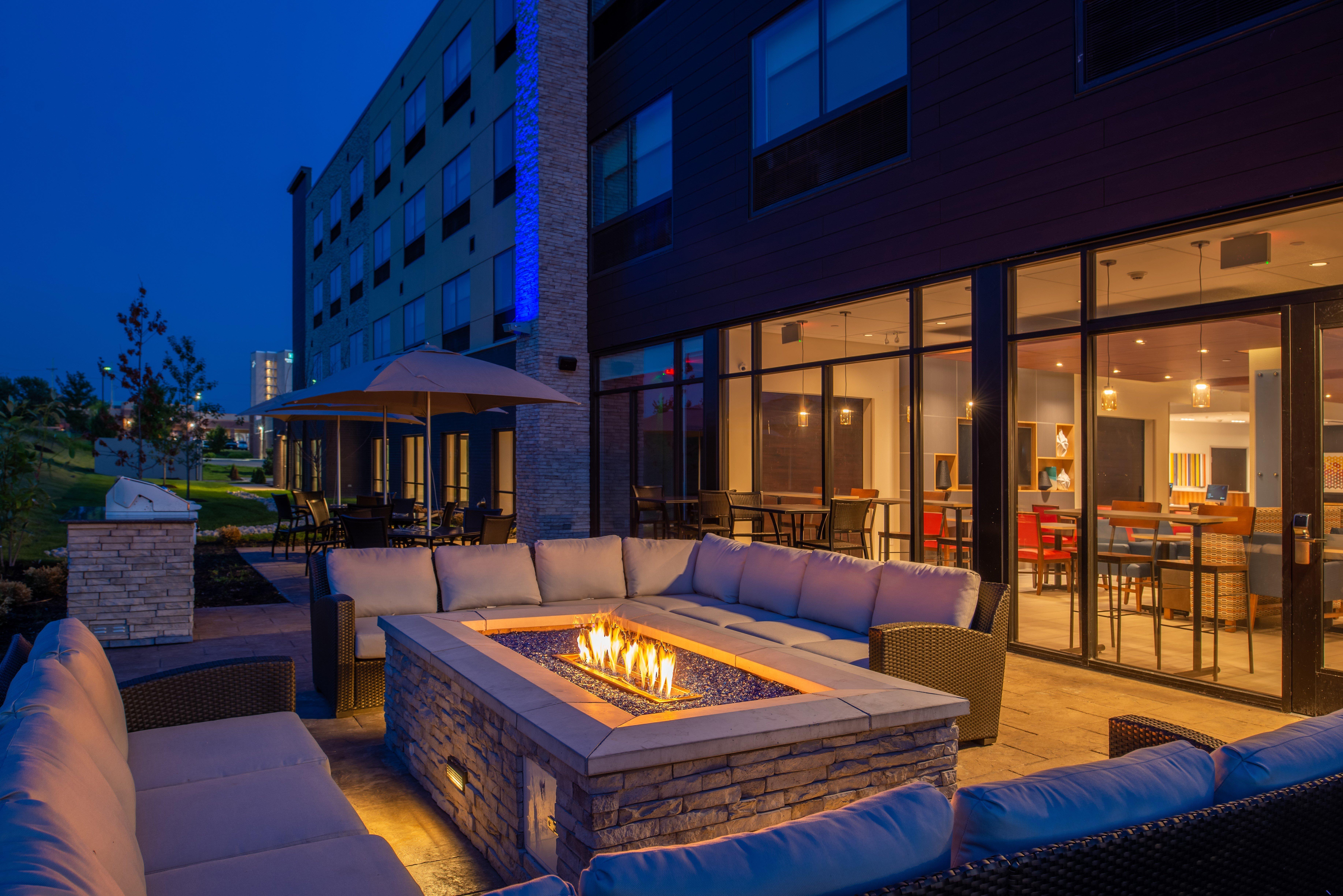 Holiday Inn Express & Suites - Olathe West By Ihg Exterior photo